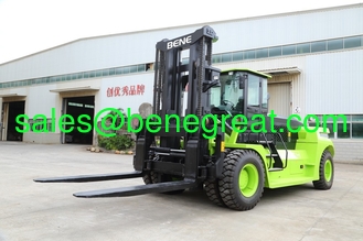 Chine Téléchargeur diesel de 30 tonnes avec transmission hydraulique Téléchargeur diesel lourd pour le manutention de conteneurs fournisseur