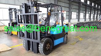 Chine 3.5 tonnes de chariot élévateur diesel avec moteur Isuzu 3,5 tonnes de chariot élévateur avec mât triplex fournisseur