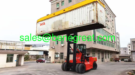 Chine Chariot élévateur diesel BENE 42 tonnes, gerbeur de conteneurs de 40 à 45 tonnes avec épandeur de conteneurs fournisseur