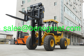 Chine 20 tonnes de chariots élévateurs tout terrain 4x4 chariots élévateurs rouges avec moteur cummins à vendre fournisseur