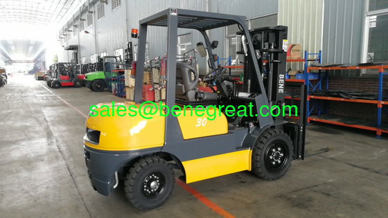 3.0 tonnes de chariot élévateur diesel avec moteur Isuzu 3 tonnes de chariot élévateur avec transmission hydraulique fournisseur