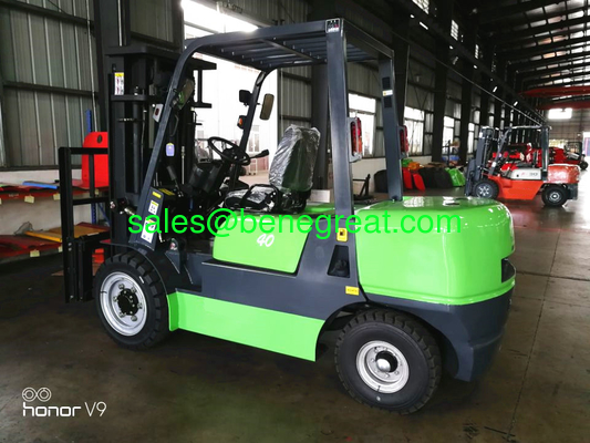 Téléchargeur diesel de 3 tonnes avec moteur Isuzu, chargeur de 3 tonnes avec transmission hydraulique fournisseur