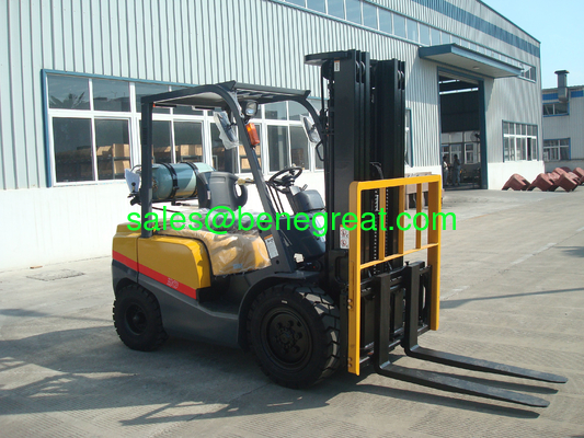 3 tonnes de chariot élévateur à essence liquéfiée 3 tonnes de chariot élévateur à combustible double avec moteur Nissan K25 avec transmission hydraulique fournisseur