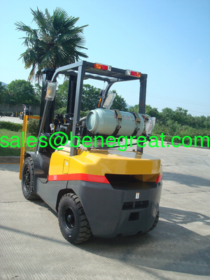 2.5 tonnes de chariot élévateur à GPL 2.5 tonnes de chariot élévateur à combustible double avec moteur Nissan K25 fournisseur