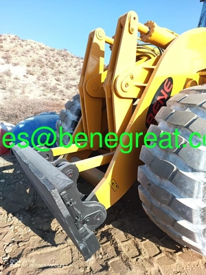 BEM998-42T Puissant chargeur de carrière avec une capacité de 42000 kg et une hauteur de levage de 3200 mm fournisseur