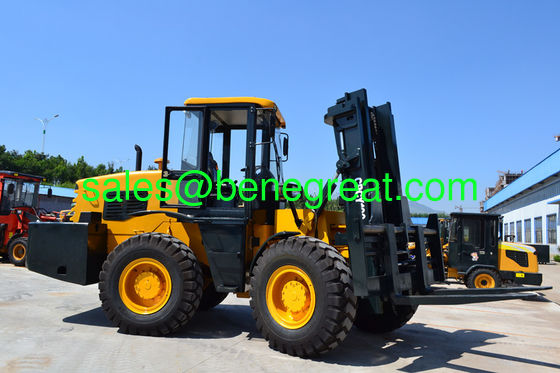 Chariot élévateur tout-terrain 10 tonnes/12 tonnes chariot élévateur tout-terrain 10 tonnes/12 tonnes avec moteur Cummins fournisseur