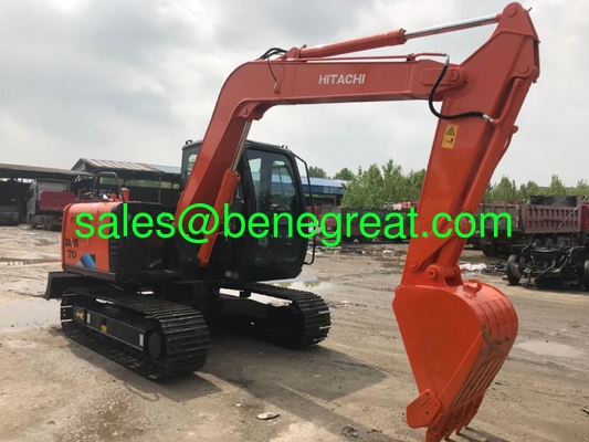 Excavateur HITACHI ZX70 d'occasion avec 55KN force de creusement 6400kg poids de fonctionnement et 565 heures de travail à vendre fournisseur