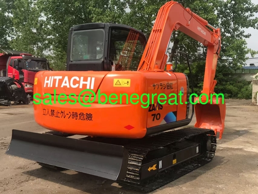 Excavateur HITACHI ZX70 d'occasion avec 55KN force de creusement 6400kg poids de fonctionnement et 565 heures de travail à vendre fournisseur