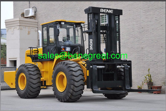Beand est un nouveau chariot élévateur tout terrain de 10 tonnes/15 tonnes/20 tonnes avec moteur Cummins. fournisseur