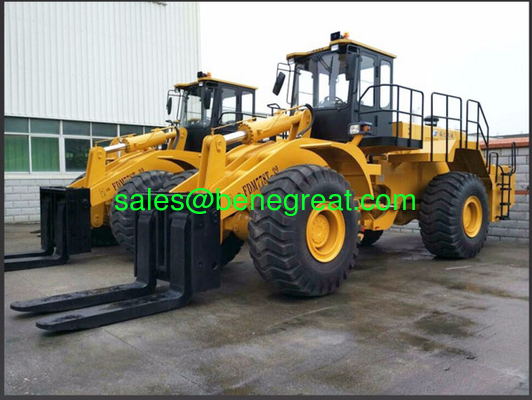 Un chariot élévateur à roues chinois de 32 tonnes avec moteur Cummins. fournisseur