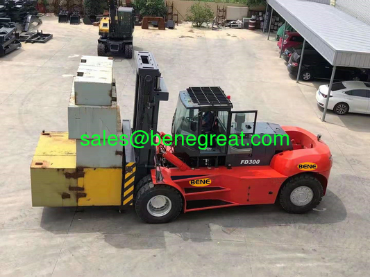 Camion élévateur diesel 30T-32T tonnes Camion élévateur conteneur 30 tonnes avec mât de 4000 mm fournisseur