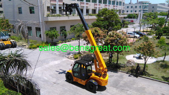 2.5ton to 12ton telehandler 3 ton telescopic forklift 4ton 4X4 WD all terrain forklift fournisseur